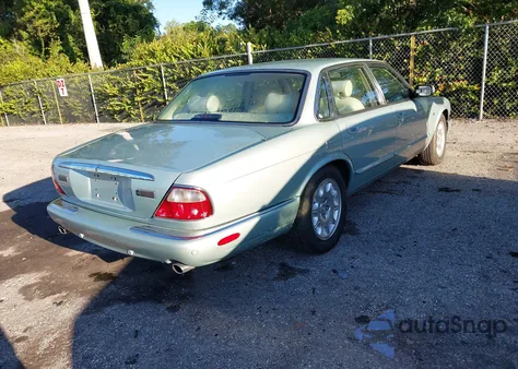 2002 Jaguar Xj8 z USA, uszkodzony, nr VIN SAJDA14C22LF44353